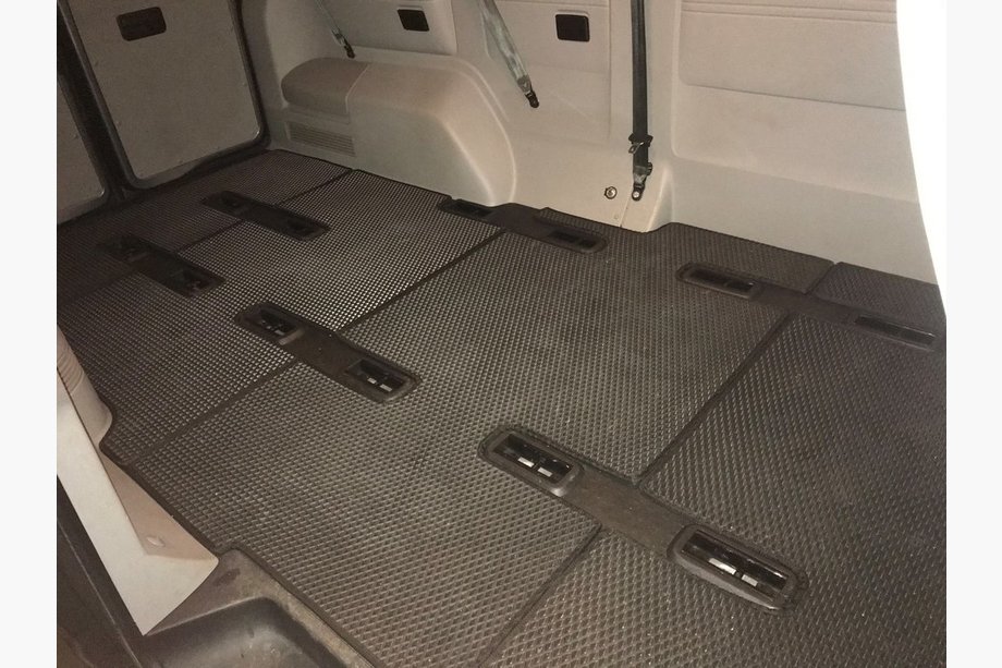 Volkswagen T5 2010–2015 EVA matten V1 (lange wielbasis, volledige interieurset, zwart) Foto 1