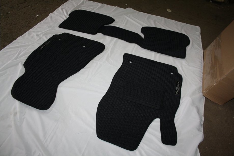 Audi A4 B6 2000–2004 Textiele kofferbakmat (Corona) Image