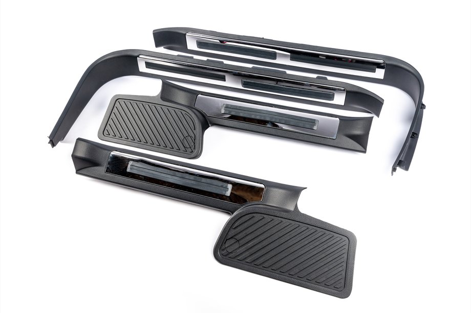 Toyota Land Cruiser 200 2007–2021 Kunststof instaplijsten met verlichting (zwart) Image