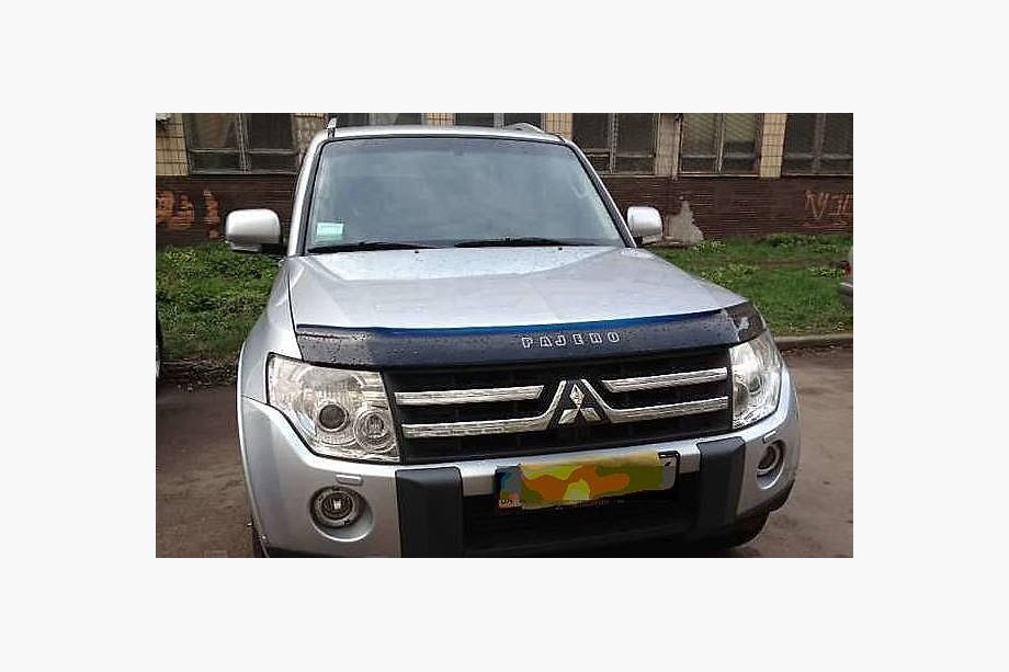 Mitsubishi Pajero Wagon IV 2006–2021 Motorkapdeflector (VIP) Image