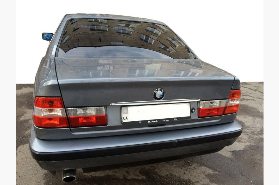 BMW 5 Serie E34 1988–1995 Chromen strip boven kenteken (RVS) Image