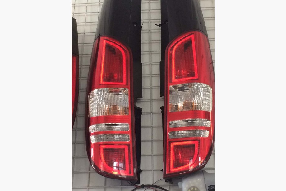 Mercedes Viano 2004–2014 Exclusief! Achterlichten met LED-positielichten Foto 2