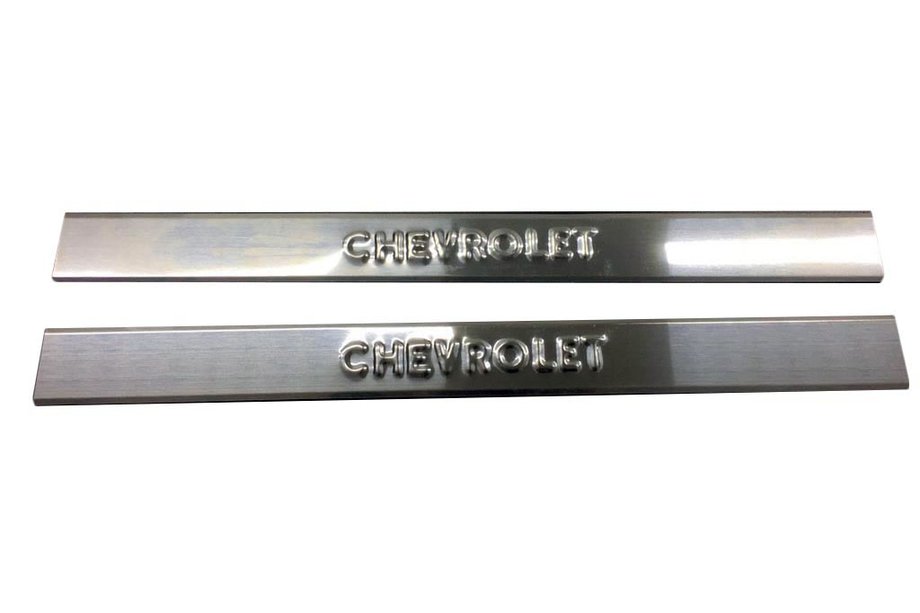 Chevrolet Niva 1998–2020 Carmos dorpellijsten (2 st., RVS) Image