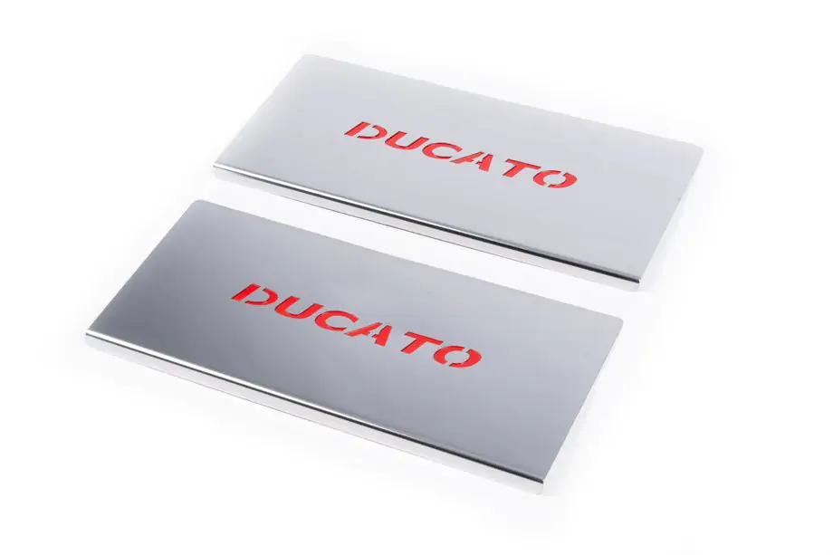 Fiat Ducato 2006–2025 Rode instaplijsten voor binnendorpel (2 stuks, RVS) Image