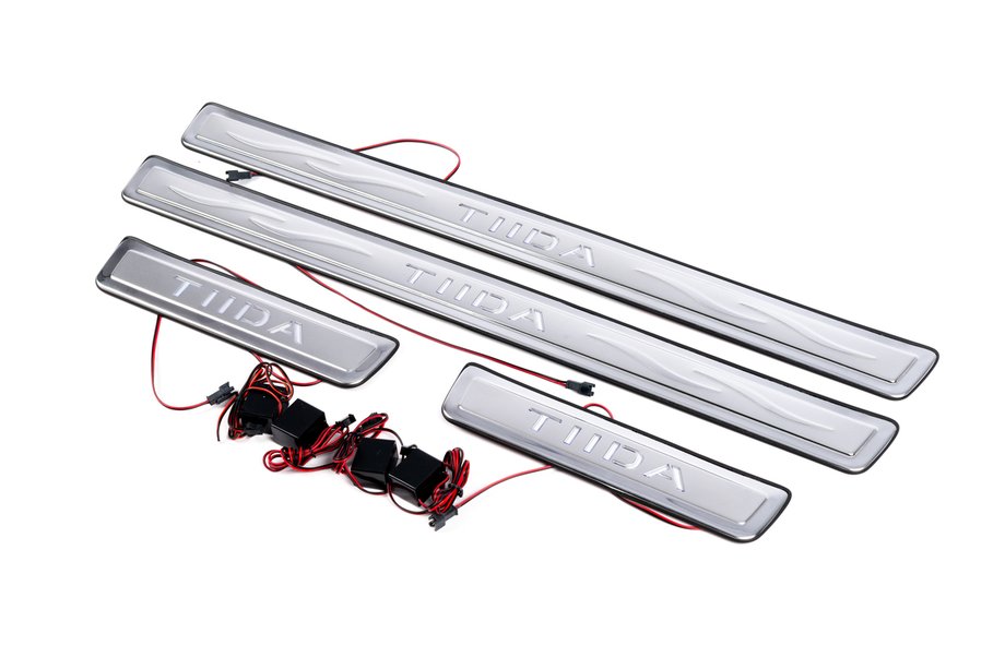 Nissan Tiida 2004–2011 Libao instaplijsten met verlichting (set 4 stuks, RVS) Image