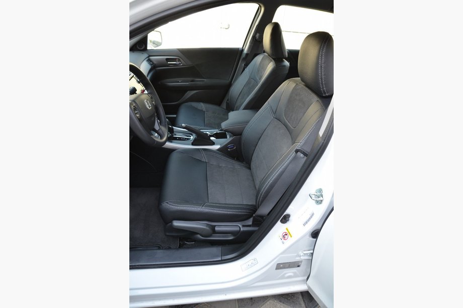 Honda Accord IX 2013–2017 Autostoelhoezen Alcantara ↗ kunstleer Image