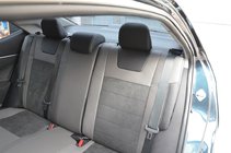 Toyota Corolla 2013–2019 Autostoelhoezen Elite (kunstleer ↗ alcantara-look) foto 5