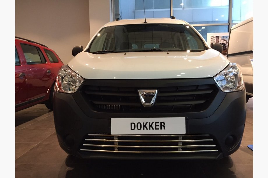 Dacia Dokker 2013–2022 Bumperrooster (RVS) Foto 7