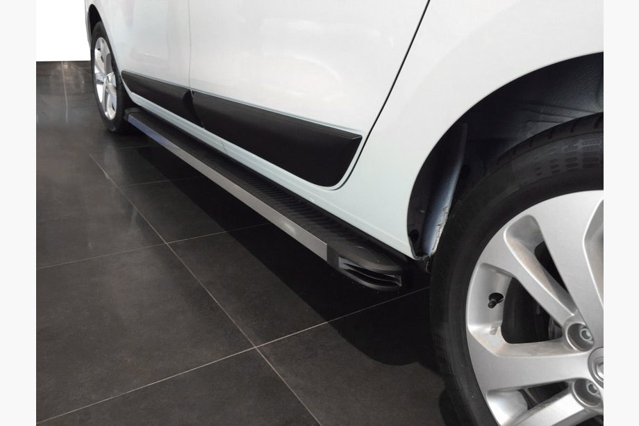Volkswagen T5 Transporter 2003–2010 Maya V1 zijtreden (2 stuks, aluminium) Lange wielbasis Image