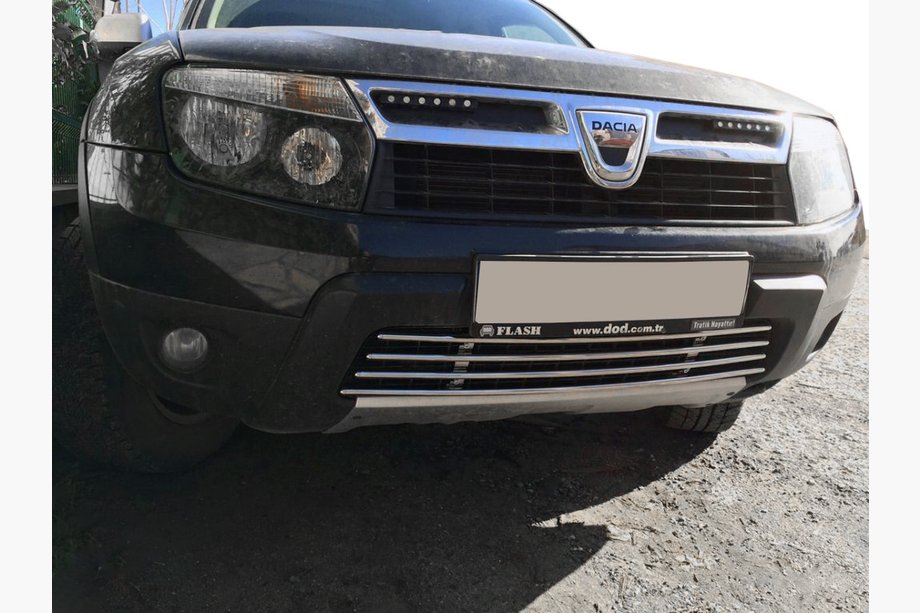 Renault Duster 2008–2017 Eendelige onderste grille (RVS) Image