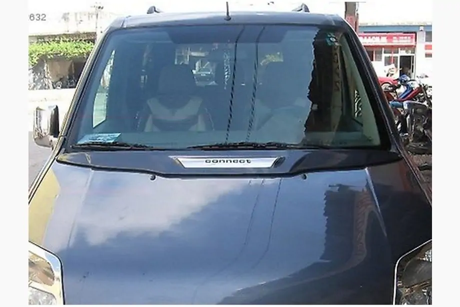 Ford Connect 2002–2006 Motorkapdeflector (spuitklaar) Image