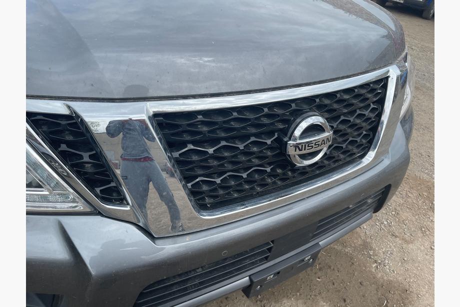 Nissan Armada 2016–2024 Voorgrille (origineel, 2019) Image