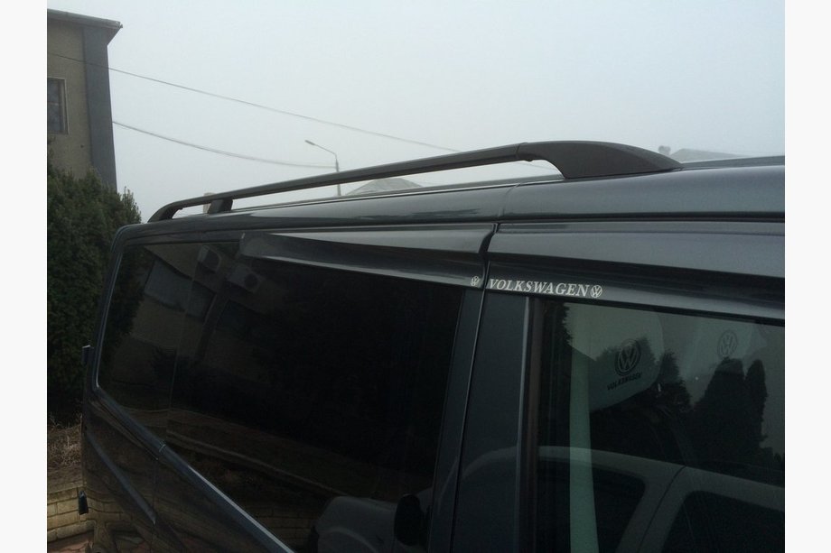 Volkswagen T5 Multivan 2003–2010 Zwarte dakrails Korte wielbasis, metalen voeten Foto 3