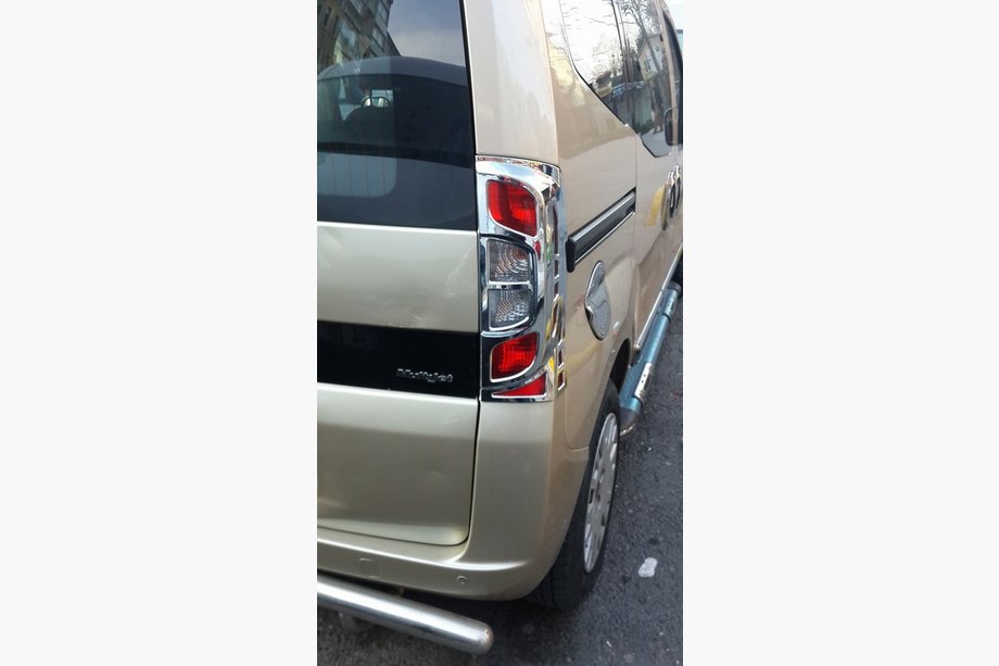 Fiat Fiorino/Qubo 2008–2024 Chromen remlichtcovers met bocht (set van 2, kunststof) Foto 6