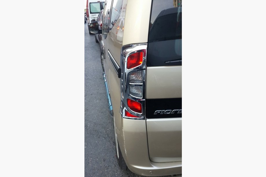 Fiat Fiorino/Qubo 2008–2024 Chromen remlichtcovers met bocht (set van 2, kunststof) Foto 3