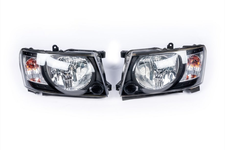 Nissan Patrol Y61 1997–2011 Koplampenset Safari Black (2004-2008, 2 stuks) Image