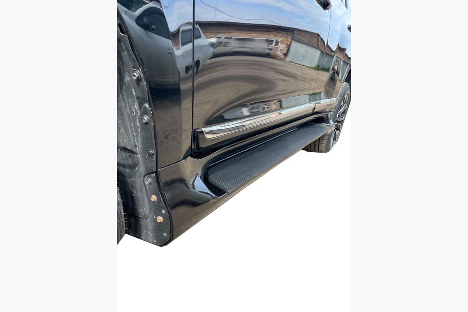 Toyota Land Cruiser Prado 150 2009–2023 Side steps GX-style (2 stuks, aluminium) Witte kleur (zwarte opstap) Foto 7