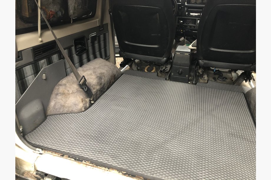 Toyota Land Cruiser 70 1984– Kofferbakmat zonder achterbank (EVA, zwart) Image