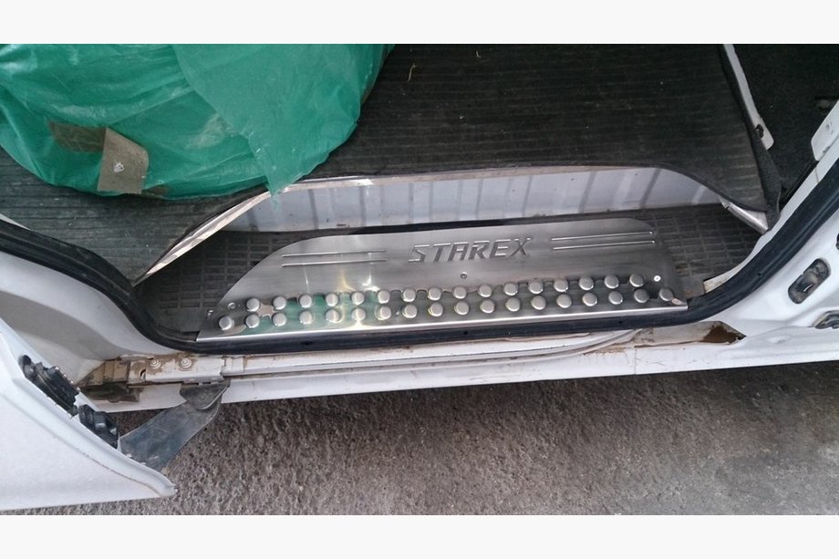 Hyundai H200, H1, Starex 1998–2007 OmsaLine dorpellijsten (3 stuks, RVS) Foto 3
