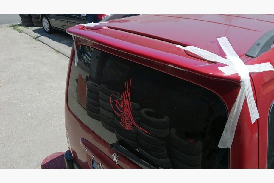 Peugeot Partner 1996–2008 Anatomic spoiler (spuitklaar) Foto 2