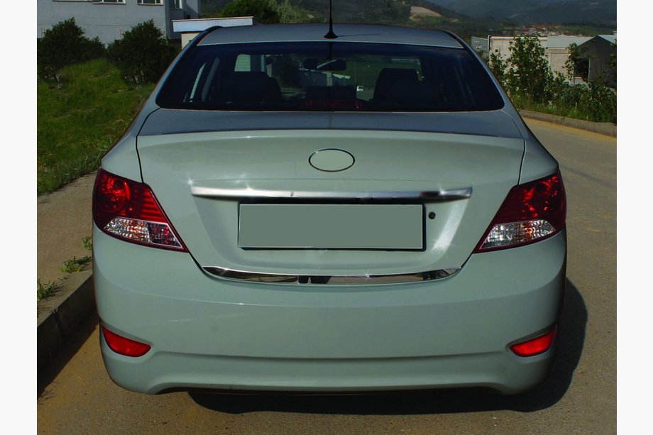 Hyundai Accent 2011–2017 RVS kofferbakrand OmsaLine - Italiaans roestvrij staal Image