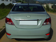 Hyundai Accent 2011–2017 Sierlijst boven kentekenplaat (RVS) OmsaLine - Italiaans roestvrij staal foto 1