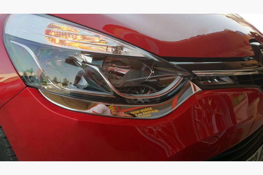 Renault Clio IV 2012–2019 RVS koplampranden voor (set 2 st.) Image