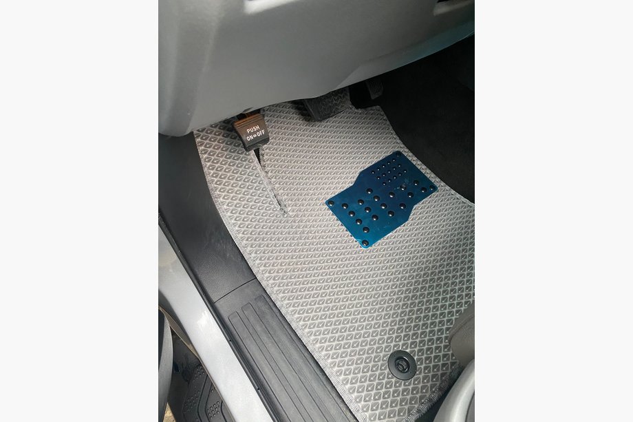 Toyota Sequoia 2007–2022 Polyurethaan automatten, 3 rijen (EVA, grijs) Middenrij – doorgang Image