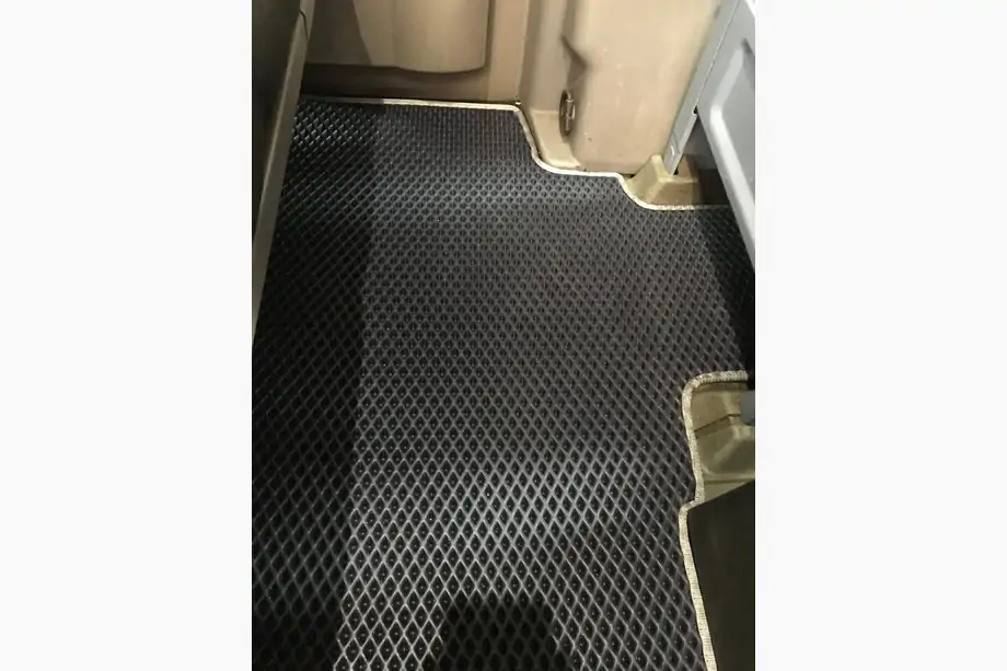Volkswagen Crafter 2006–2016 Vloermatten 2e rij voor originele груз-/personenuitvoering (EVA, zwart) Image