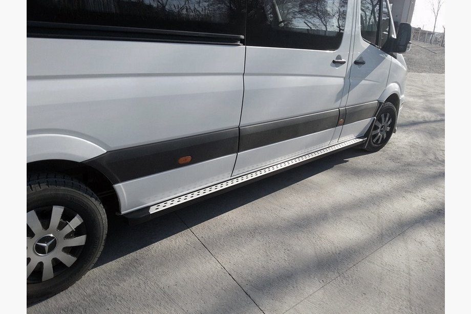 Volkswagen Crafter 2006–2016 DOT-Line side steps (2 stuks, aluminium) Image