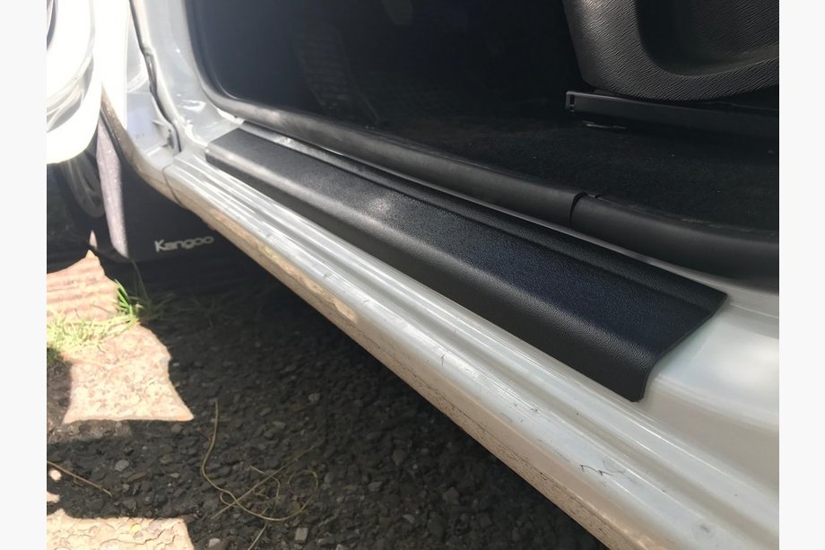 Renault Kangoo 2008–2020 DDU instaplijsten (2 st., kunststof) Foto 3