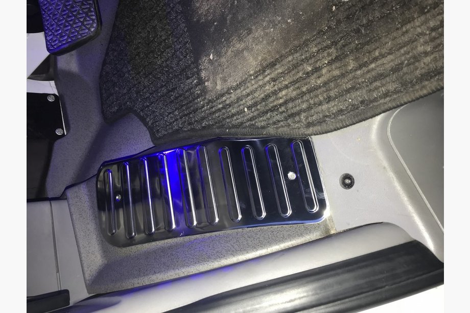 Volkswagen Crafter 2006–2016 RVS voetsteun cover Image