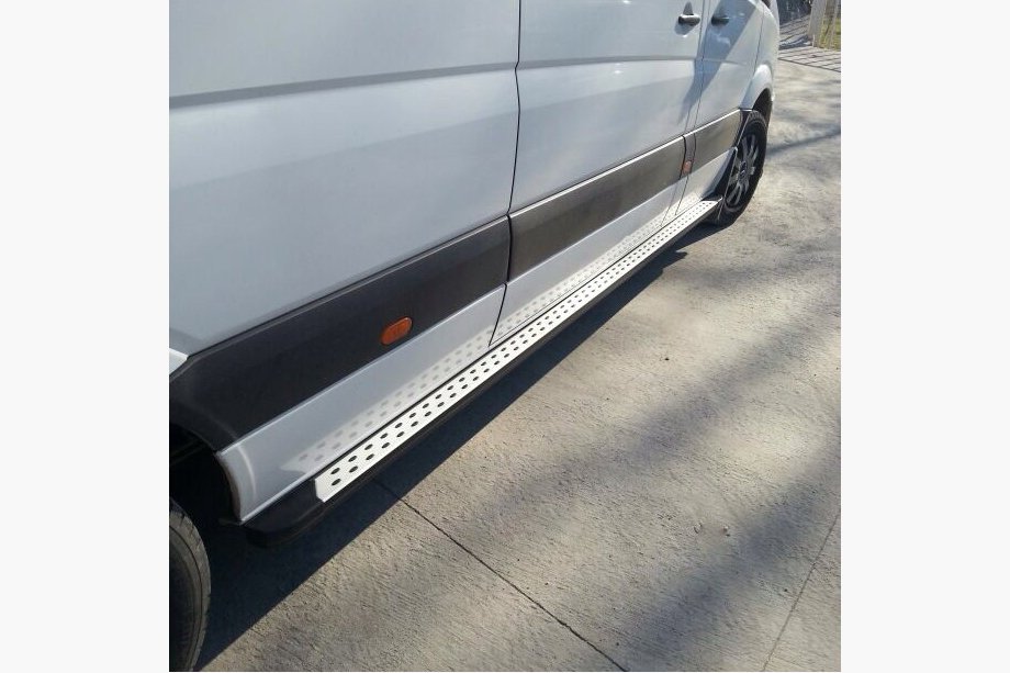 Volkswagen Crafter 2006–2016 DOT-Line side steps (set van 2, aluminium) Image