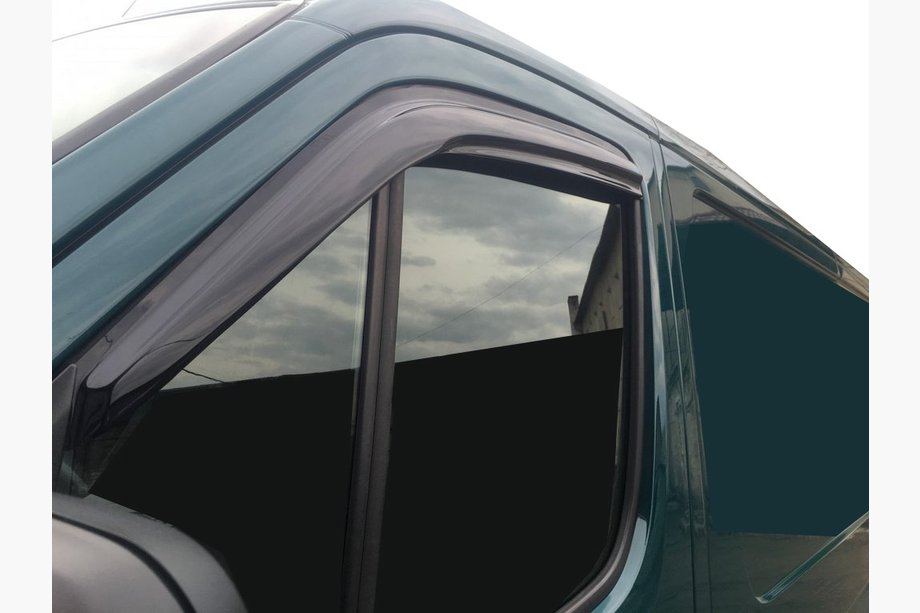 Mercedes Sprinter W906 2006–2018 Zelfklevende raamdeflectoren (set 2 stuks, Aomis) Image