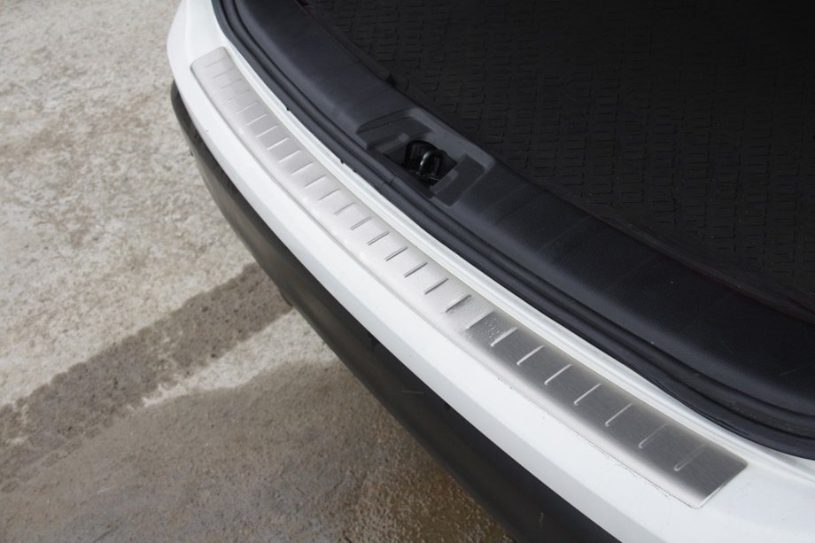 Nissan Qashqai 2014–2021 OmsaLine RVS achterbumperbeschermer (2014-2017) Image
