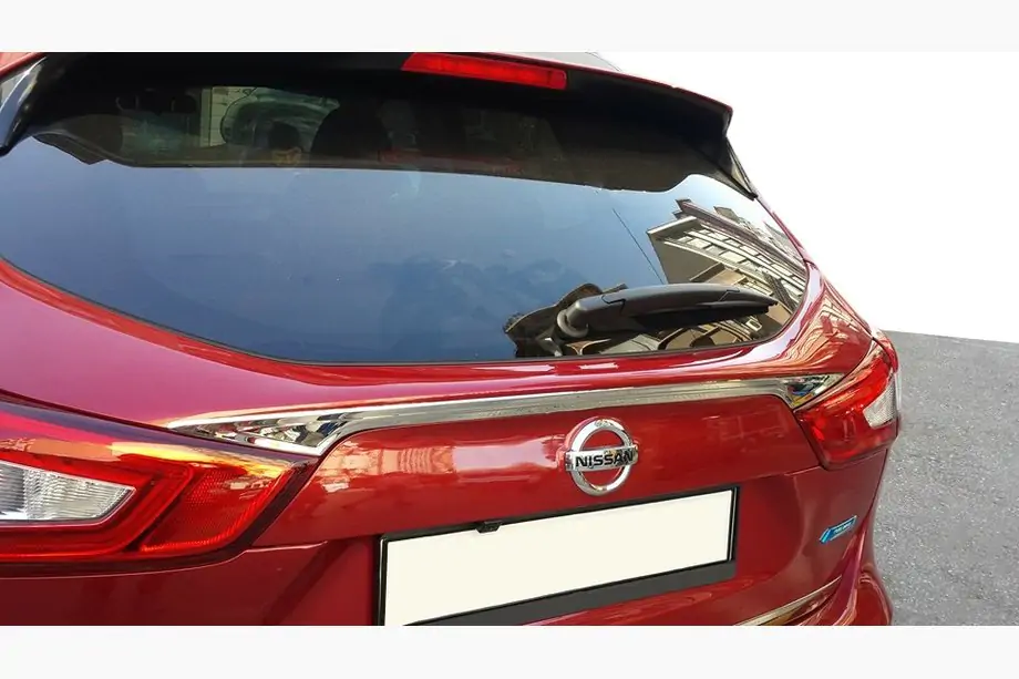 Nissan Qashqai 2014–2021 Sierlijst boven kentekenplaat (RVS) Image
