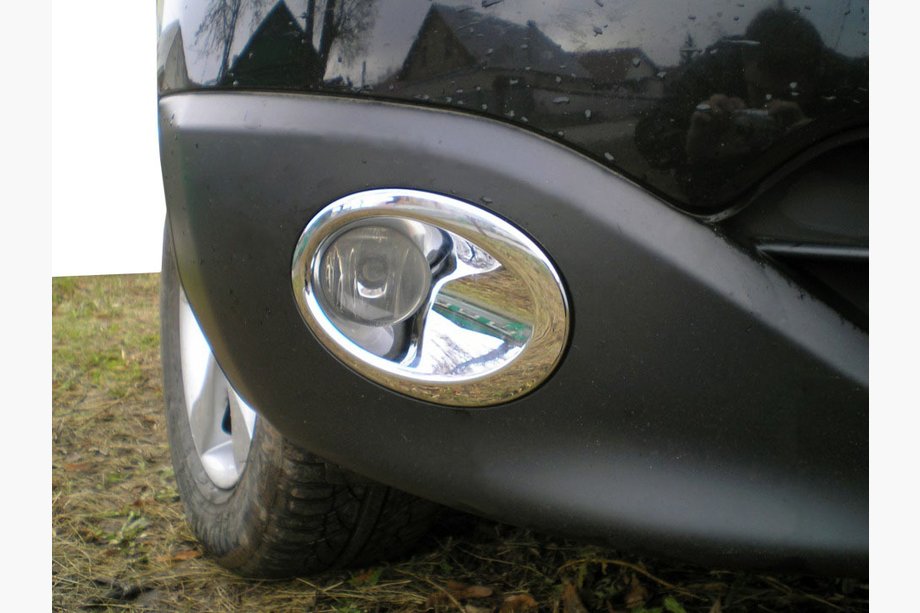 Nissan Qashqai 2007–2010 Chromen sierlijsten voor mistlampen met uitsparing (2 stuks, kunststof) Image