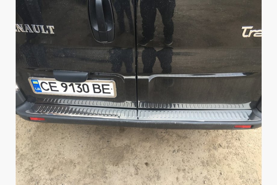 Opel Vivaro 2001–2015 Achterbumperbeschermlijsten (OMSA, RVS) Foto 2