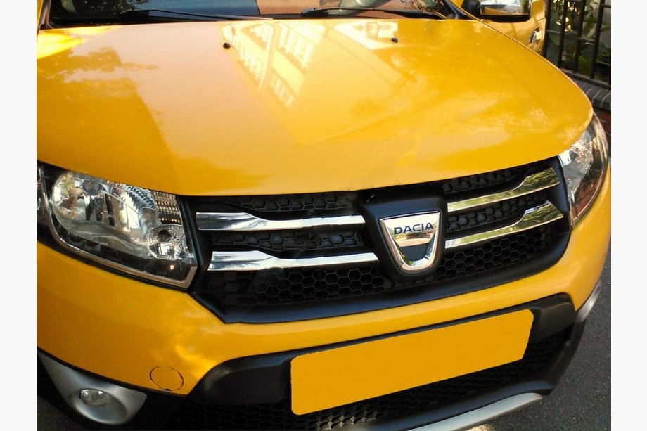 Dacia Sandero 2013–2020 Sierlijsten voor grille variant 2 (set van 4, RVS) Image