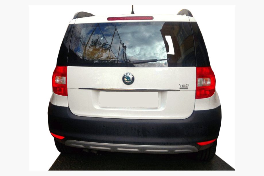 Skoda Yeti 2009–2017 RVS sierstrip boven kentekenplaat Image