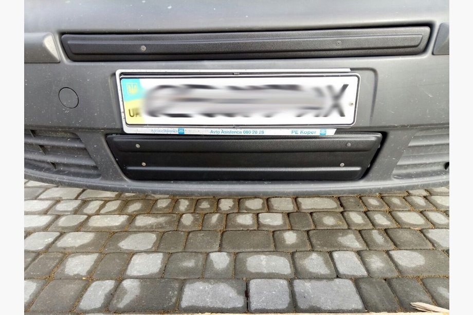 Opel Vivaro 2001–2015 Middelste winterafdekking (boven kenteken) Hoogglans, 2001-2007 Foto 2