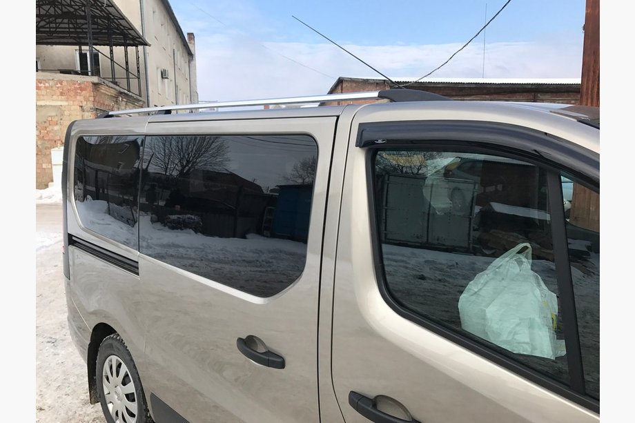 Nissan NV300/Primastar 2016– Chromen dakrails Lange wielbasis, metalen steunen Foto 4
