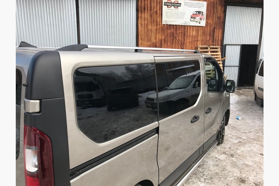 Nissan NV300/Primastar 2016– Chromen dakrails Lange wielbasis, metalen steunen Foto 3