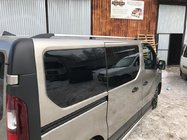 Renault Trafic 2015– Chromen dakrails Korte versie, kunststof voetsteunen foto 3