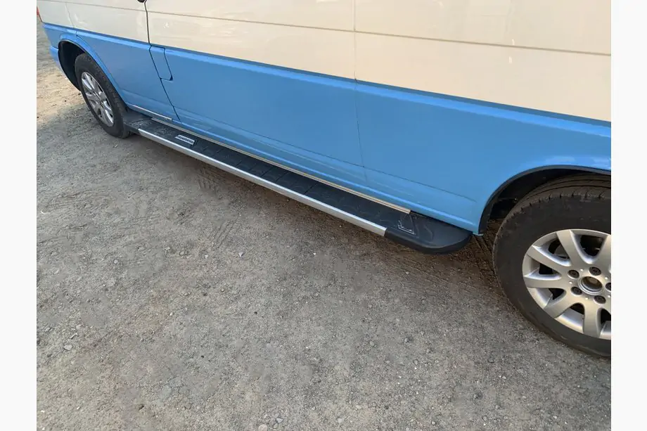 Volkswagen T4 Caravelle/Multivan 1990–2003 RedLine Black zijsteps (set van 2, aluminium) Image