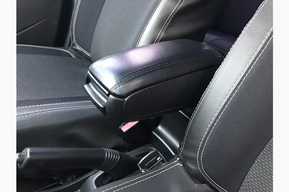 Renault Duster 2008–2017 Armsteun voor in de bekerhouder Foto 1