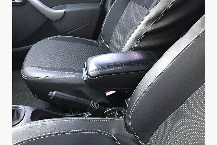 Dacia Duster 2008–2018 Armsteun voor in de bekerhouder Foto 2