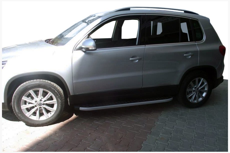 Volkswagen Tiguan 2007–2016 BlackLine side steps (2 stuks, aluminium) Image