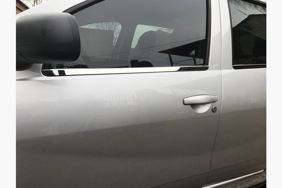 Dacia Duster 2008–2018 Raamomlijsting (4 stuks, RVS) Foto 3