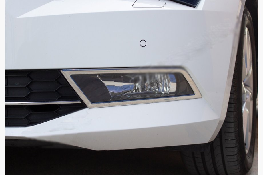 Skoda Superb 2015–2024 RVS mistlampomlijsting OmsaLine (2 stuks) Image